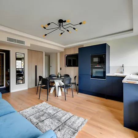 Bluestay 53 - Chic Au Coeur De